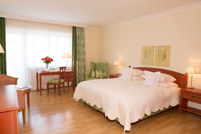 Hotel Pienzenau Am Schlosspark Merano Exteriör bild